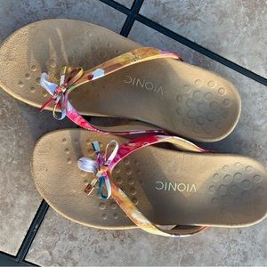 Vionic Bella Toe post sandal, size 8.5 wide.